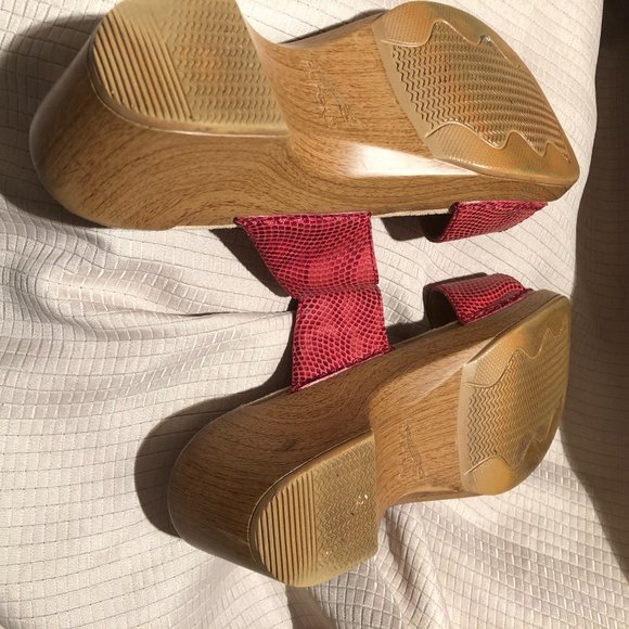Dansko coral red leather wedge clog sandals, 8.5 - Picture 8 of 11